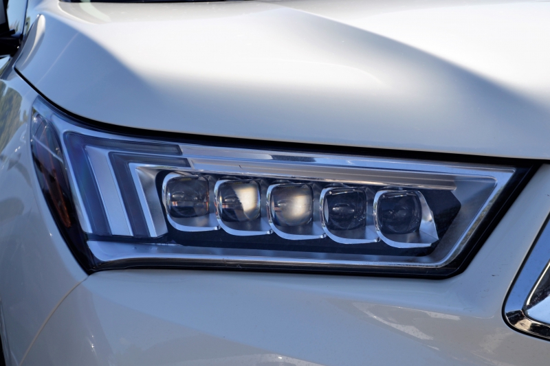 concession-auto-COLLONGUES-min_acura-headlamp-2834131